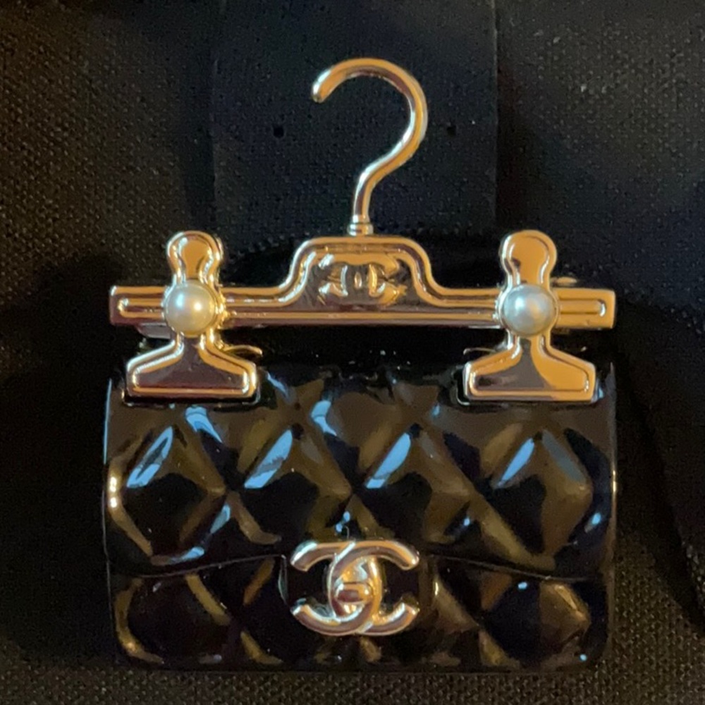 👜 CHANEL HANDBAG  BROOCH 👜 NWT 👜 - Picture 10 of 16